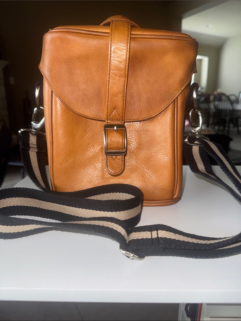 Jack by Jill.e Designs Hudson All Leather Camera Bag In good condition.
